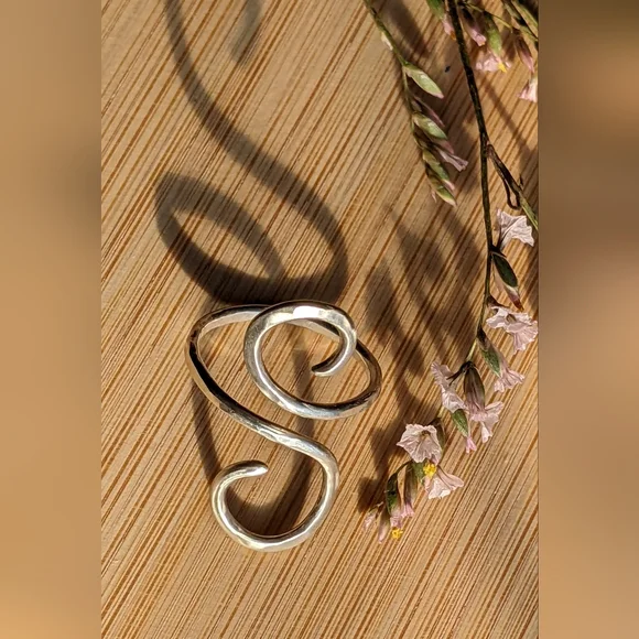 Sterling Silver Wrap Ring Artisan Crafted Hammered Curving Spiral Design - Picture 11 of 11